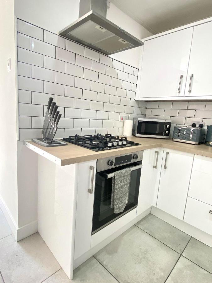 Апартаменты 2 Bed Town Centre Nr Theatre Free Park Wi-Fi & Garden Эйлсбери Экстерьер фото